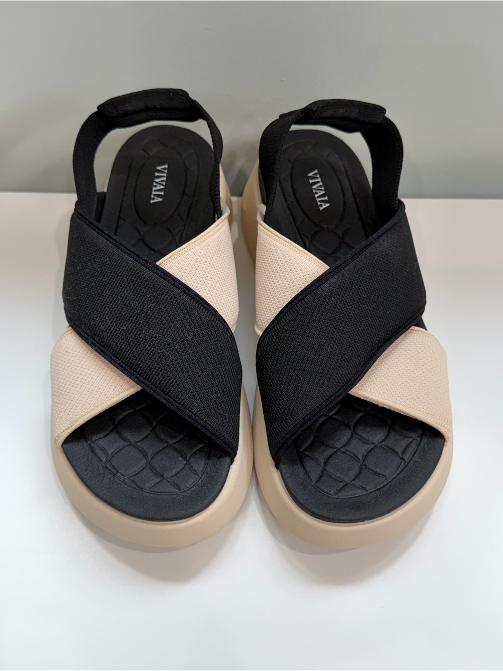 Vivaia Womens 39 Black Cream Platform Slingback Comfort Sandals Worn Once